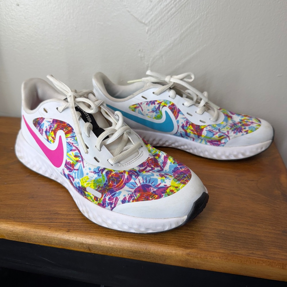 Nike Revolution 5 Big Kids 5Y White Multi Color Floral CJ2092-100 Running Shoes
